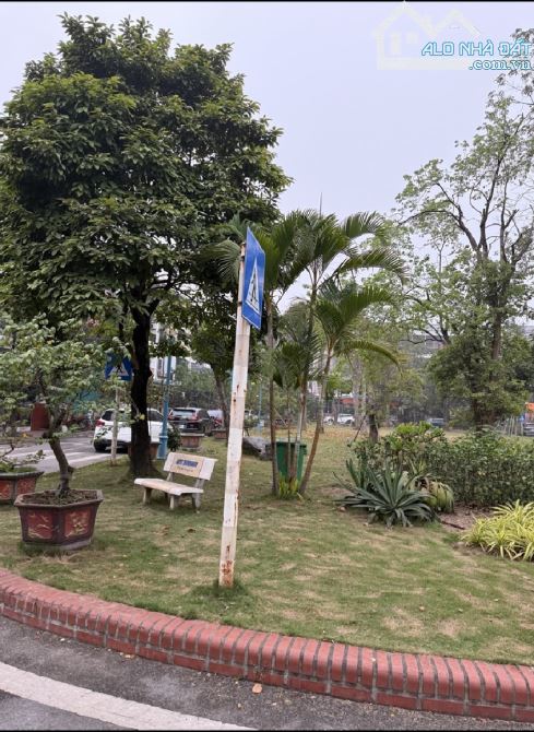 198 m2/ 25.x Tỷ/ Biệt Thự Hoa Viên Đặng Xá View Công Viên. - 2