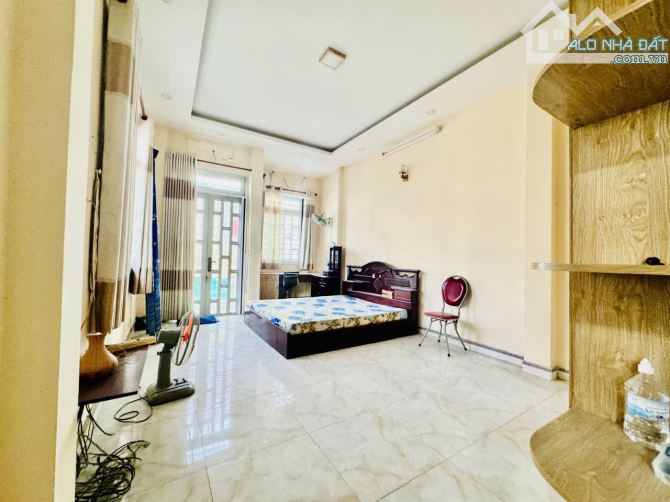 Mặt tiền kinh doanh lô gốc Bùi Minh Trực , Q8 , 1 trệt, 3 lầu , 6PN chỉ 10,8 tỷ - 2