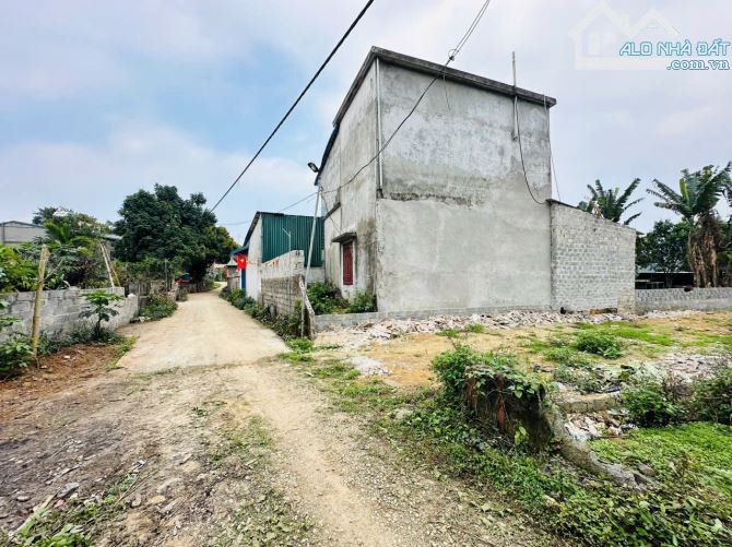 SIÊU PHẨM LÔ GÓC PHÂN LÔ DT 346m2(200m2 ONT) CÁCH QL21A 50m GIÁ CHỈ 1,x TỶ - 2