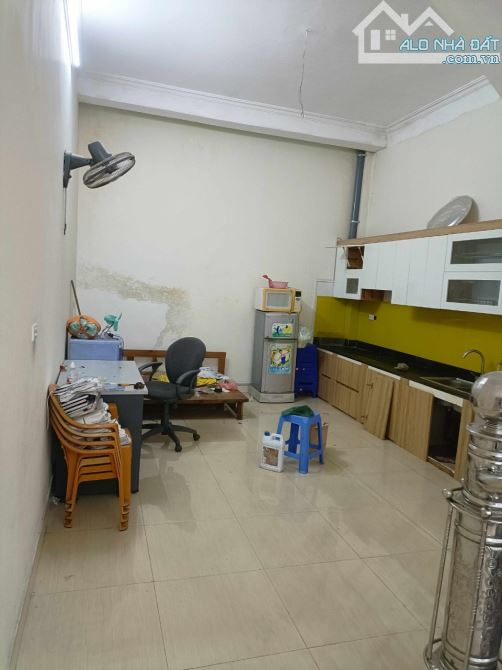 Cần cho thuê nhà nguyên căn Thạch Cầu Long Biên DT 55m x3.5 tầng giá 8tr/tháng. - 2