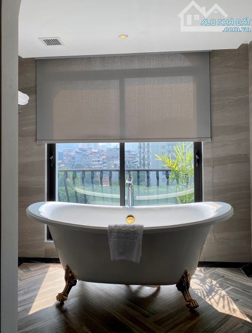 Bán Toà Khách sạn đường Hoàng Quốc Việt DT 350m2 * 9 tầng, MT 16m, Giá 110 tỷ - 23
