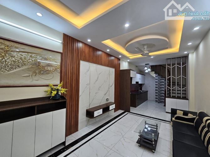 NGỌC LÂM- LONG BIÊN- NHÀ 37m2 x  5 tầng - MT 3,5m. -20m RA ĐƯỜNG OTO TRÁNH -.❤️6,5 tỷ - 3