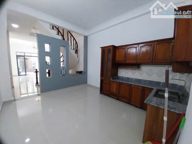 Nhà 3 tầng đường TÂN THỚI NHẤT 01, phường TÂN THỚI NHẤT, Q12, dt 91,4m2 (4mx22,9m). 6,6Tỷ - 3