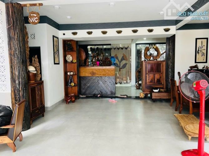 BÁN NHÀ MẶT TIỀN KINH DOANH TRẦN NHẬT DUẬT NGAY BUÔN Ạ CÔ THÔN - 3