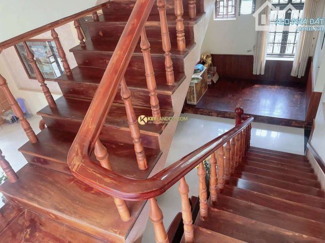Bán Gấp Villa 227m2 Hai Mặt Tiền Trước Sau Đã Hoàn Công Ngang 10m Sân Vườn Rộng Đường 12m - 3