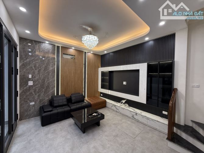 SIÊU PHẨM PHƯỜNG GIA THUỴ - 6 TẦNG THANG MÁY - FULL NỘI THẤT XỊN - VIEW SÂN BAY GIA LÂM - 3