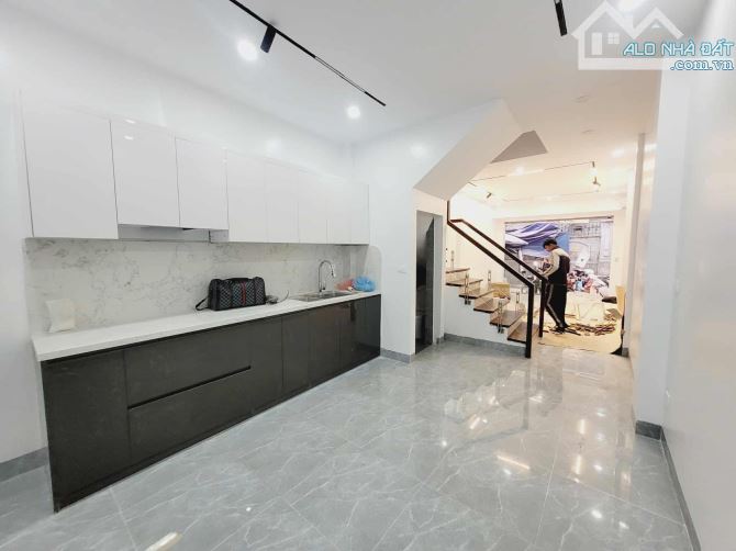 BÁN GẤP NHÀ CÀU GIẤY 50m2, 5 TẦNG MẶT TIỀN 3,6m GIÁ 15.6 TỶ - 3
