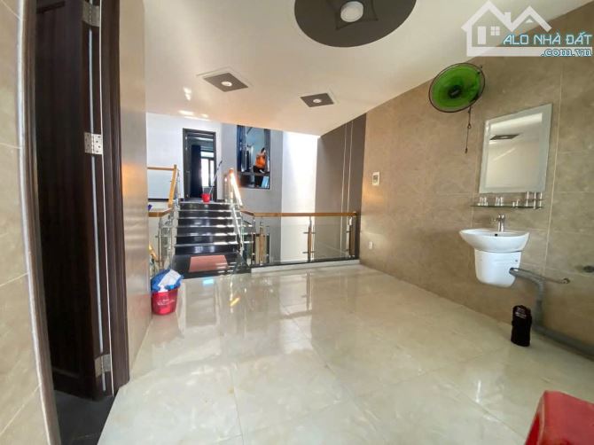 Bán nhà 3 tầng 4PN 125m2 đường Thái Văn Lung,Hòa Xuân,Cẩm Lệ - 3