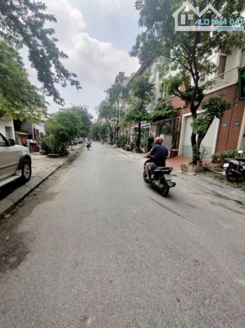 Cho thuê nhà liền kề Vạn Phúc Hà Đông, DT 75m x 5T, mt 5m ô tô đỗ cửa giá 18 triệu - 3