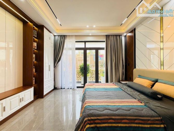 Mặt tiền đường số 9 P.9 GV - 8 tầng 96m2 - Full nội thất , thang máy - 3