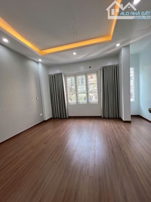 Giảm 500tr- Bán gấp Nhà 35m2- 4T- Cầu Đơ- Hà Cầu- Ngõ thông- ô tô đỗ - Nhỉnh 8 tỷ - 3