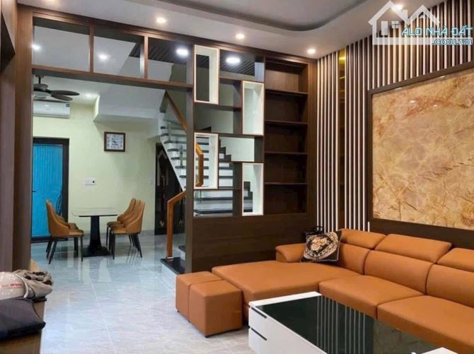 BÁN NHÀ PHÂN LÔ - PHỐ HỒNG TIẾN, Ô TÔ TRÁNH - KINH DOANH ĐỈNH - NHÀ MỚI - VỈA HÈ RỘNG - 3