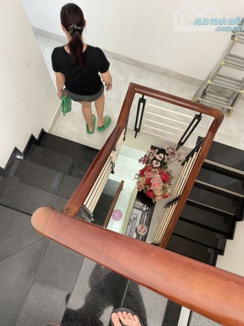 NGAY CẦU CHỮ Y - NHÀ 5 TẦNG BTCT ĐẸP LUNG LINH - 53M2 - P2 QUẬN 8 - CHỈ 5.3 TỶ - 3