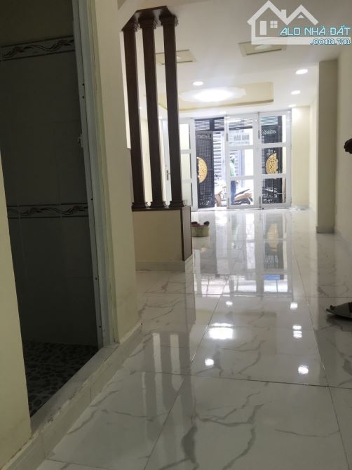 Ô TÔ 7 CHỖ ĐỖ CỬA - CÁCH MẶT TIỀN 20M - BÙI MINH TRỰC P6 QUẬN 8 - 50M2 - NHỈNH 5 TỶ - 3