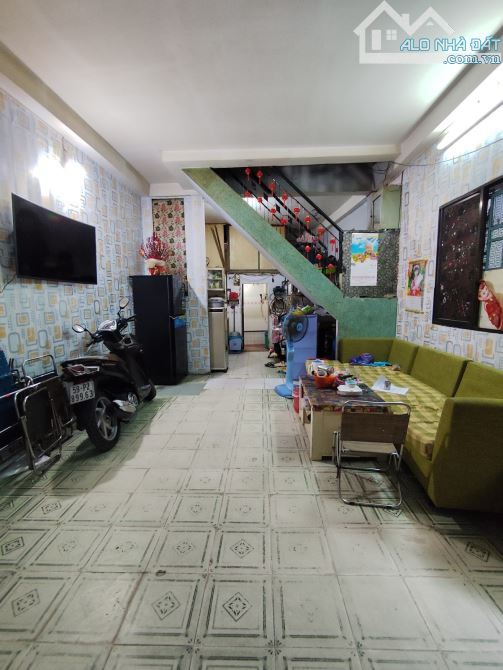 QUẬN 10 - NGAY CV HỒ KỲ HOÀ - 40M2 ( 4 X 10) 3 TẦNG - HẼM THÔNG CMT8 - CHỈ NHỈNH 5 TỶ --- - 3
