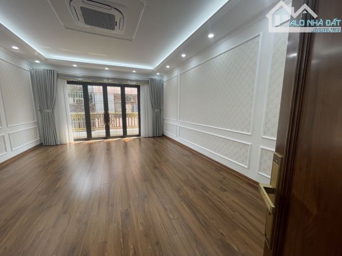 BÁN NHÀ CẦU GIẤY - Ô TÔ 2 MẶT THOÁNG - KINH DOANH - Ô TÔ TRÁNH - 6 TẦNG THANG MÁY - DT63m2 - 3