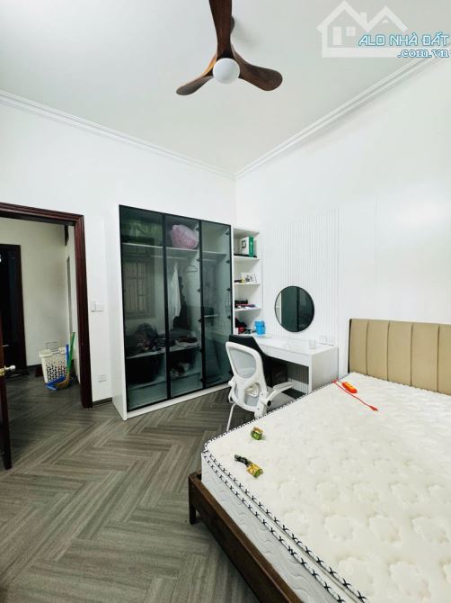 Ngọc Thụy, biệt thự sân vườn 200m2, ô tô - 3