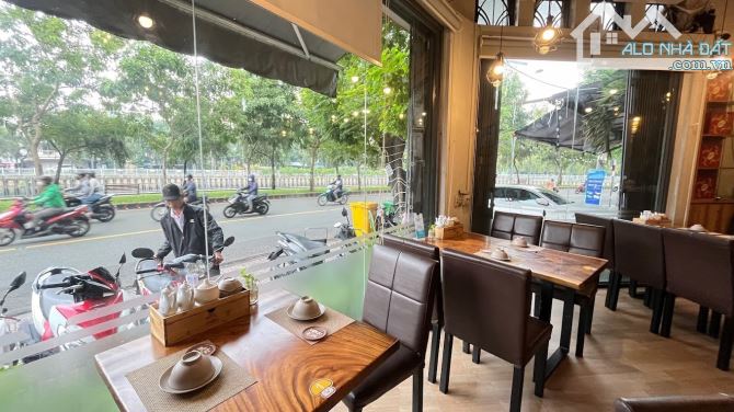 Cho thuê nhà góc 2 mặt tiền 810 Trường Sa, P14, Quận 3. Trệt, 3 lầu, DT 7x15 chỉ 80tr - 3