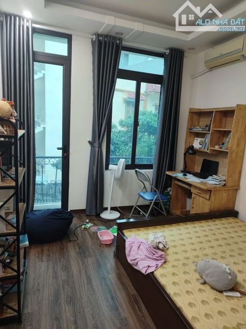 Vị trí: nhà phố Mễ Trì Hạ, ngõ rộng ba gác tránh xe máy, vài chục mét ra chợ, trường học - 3