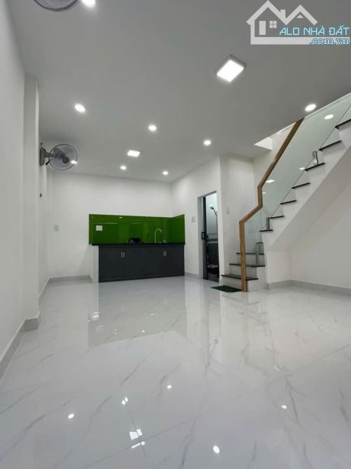 NGUYỄN THÁI SƠN SÁT EMART, GẦN ĐH VĂN LANG - DTSD 50M2 - 1T1L 2PN NHÀ MƠI Ở NGAY - Chỉ 2.X - 3