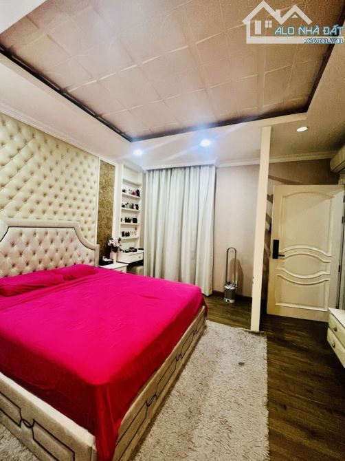 Bán Biệt Thự Mini 159 m2, 3 tầng, đường N10, P. Phú Hữu, Q.9, 159m², giá 23 tỷ - 3