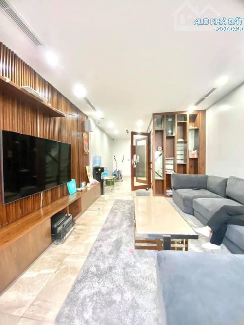 Bán nhà phân lô ô tô phố Tôn Đức Thắng quận Đống Đa 70m2, MT4m, 6 Tầng, Thang Máy, KD - 3
