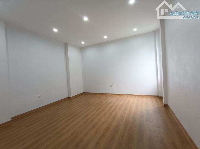 Bán nhà đẹp,gần oto , gần hồ , ở luôn ,quận Hoàng Mai 36m4tầng chỉ 5,68 tỷ . - 3