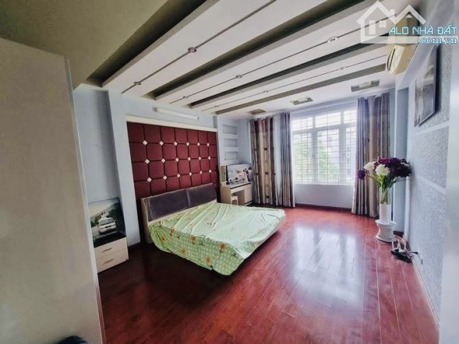 Bán nhà mặt hồ Hoàng Cầu, diện tích 65m2 x 4T, Mt 4m. Vỉa hè oto tránh. 41 tỷ. - 3
