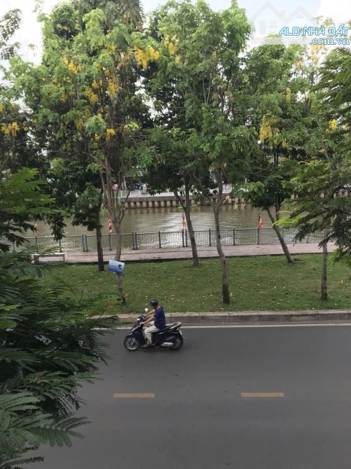 Cho thuê nhà mặt tiền 327 Hoàng Sa, Phường Tân Định, Quận 1. Trệt, lầu, vỉa hè rộng ch35tr - 3