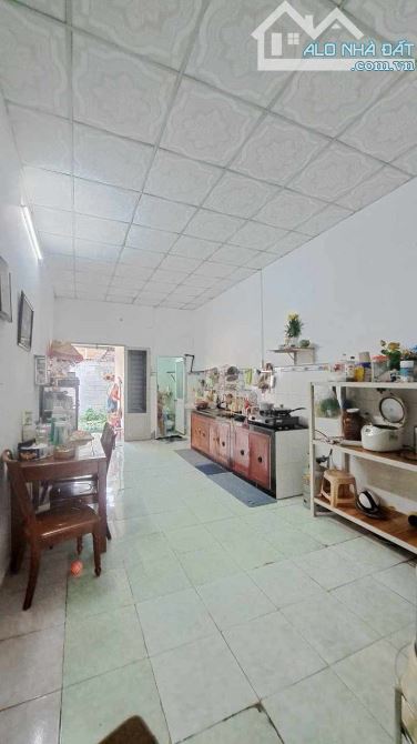 Bán nhà C4 Đông Hoà 168m2, gần BigC Go, cho thuê sẵn, đầu tư tốt chỉ 3,7 tỷ - 3