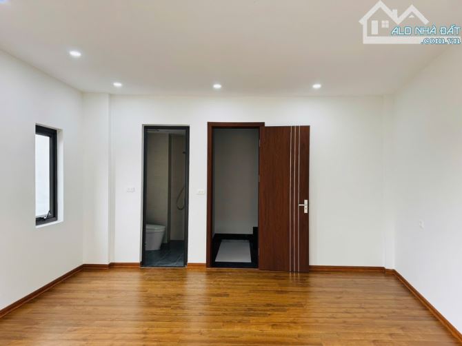 Hiếm! Nhà đẹp Phúc Lợi - 40m2 x 5 tầng, mặt tiền 6m ở ngay - giá 4.x tỷ - 3