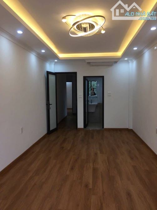 Bán nhà mặt hồ Hương Viên 75m2, 5T thang máy, mới đẹp, siêu hiếm. Giá 28.8 tỷ sổ đỏ đẹp