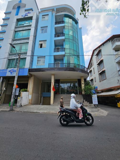 Cho thuê 31 Ung Văn Khiêm, P25, Q.Bình Thạnh - 10x10m, Giá thuê 53tr/th - Có hầm để xe - 3