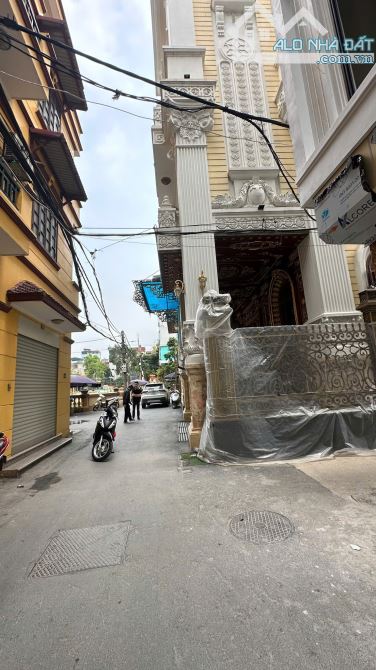 Hoàng Quốc Việt - Ô tô qua - Nhà mới 6 tầng thang máy - View Hồ điều hoà - 3