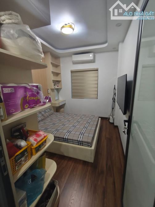 Bán nhà phố Nguyên Hồng gần phố  ,Mở đường La Thành 3 bước ra phố . - 3