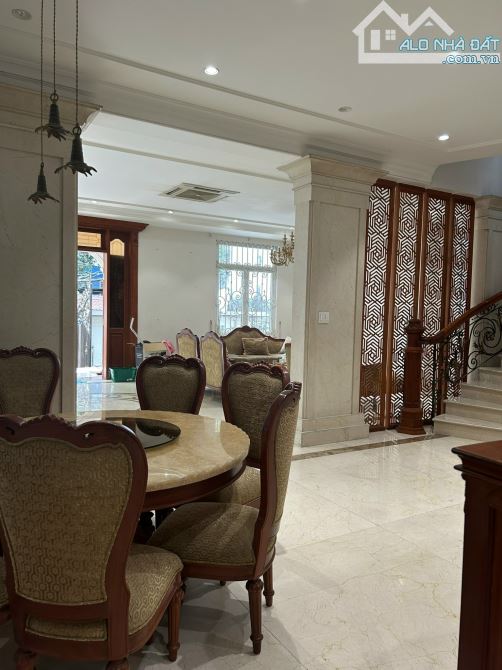 Bán biệt thự gỗ Hoàng Hoa Thám, Tân Bình. (12.4x27m) giá chỉ nhỉnh 150 triệu/m2 quá rẻ - 3