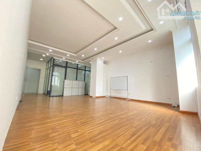 SANG NHƯỢNG VĂN PHÒNG TẠI HOÀNG SÂM - CẦU GIẤY 50M2 GIÁ 9TR / THÁNG . - 3