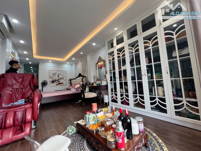 Bán nhà Ngõ 49 Huỳnh Thúc Kháng, Đống Đa, phân lô, ôtô tránh, m.tiền 5.55, 66m chỉ 27.9 tỷ - 3