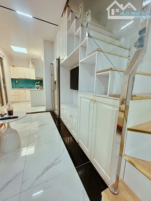 ✨ Chỉ 3,8 TỶ/ NHÀ 3 TẦNG SIÊU ĐẸP sát trung tâm QUẬN 1, FULL NỘI THẤT, DT: 22M2 (3M x 8M) - 3