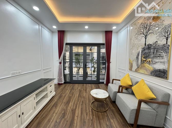 BÁN NHÀ PHÂN LÔ NGÕ Ô TÔ TRÁNH – TRUNG TÂM PHỐ NGỌC LÂM – 50M2 – 4 TẦNG – GIÁ TỐT - 3