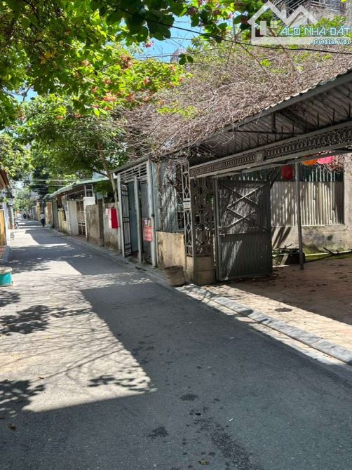 Mảnh đất đẹp rộng 103m ở Kẻ Tạnh Giang Biên giá tốt 10 tỷ 9 mặt tiền: 5m ngõ oto vào - 3