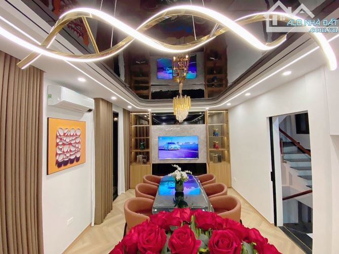 Nhà đẹp Hoàng Quốc Việt, 50m2, ngõ ôtô, sát phố, chỉ việc xách vali về ở, hơn 12 tỷ - 3