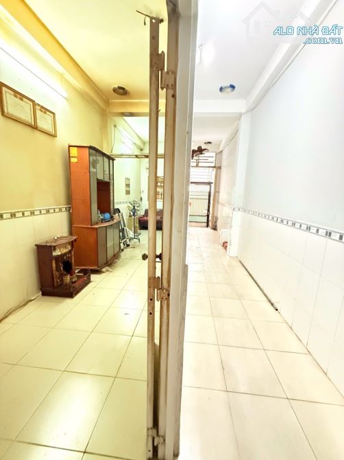 Bán CHDV 28 Phòng - hẻm 3m 606 đường 3 tháng 2 giá tốt - 3