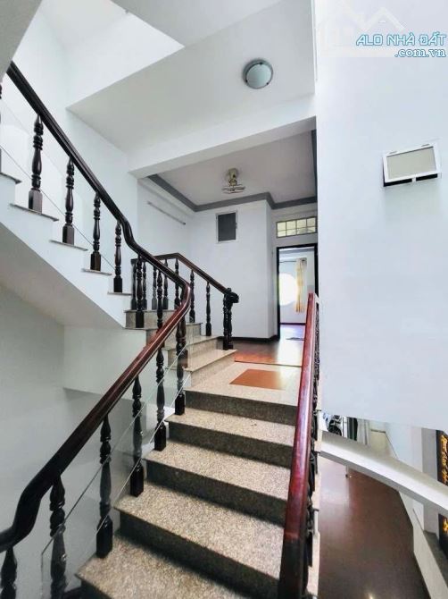 Nhà đẹp khu vip Tên Lửa sầm uất - view công viên thoáng mát - 3