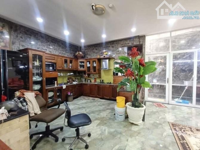 NGỘP BANK BIỆT THỰ mặt tiền gần cầu Phú Mỹ Ngang gần 8m Gấp bán - 3