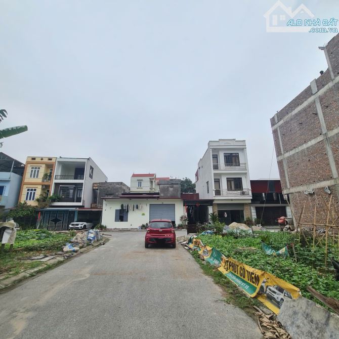 Bán đất . Thanh Sơn . Phương Vỹ . dt 113,5m . mt 10m . hướng Đ & T . giá 9 tỷ - 3