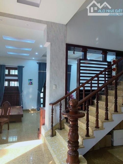 Bán BIỆT THỰ ĐẲNG CÂP 242m2 ngay Trung Tâm Dĩ An,ngang KHỦNG 12m - 3