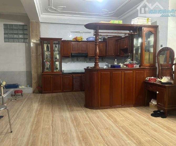 GẤP BÁN- CHDV TRUNG MỸ TÂY - 2 MẶT TIỀN HẺM XE TẢI THÔNG - 16 PHÒNG - DÒNG TIỀN 30TR/THÁNG - 3