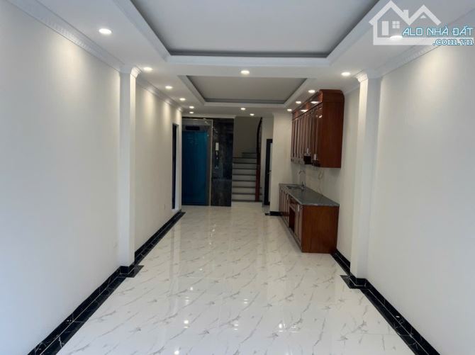 💶💶💶chính chủ gửi bán nhà 6 tầng x 52m2 tại ngõ 68/137 đường nguyễn văn linh, tổ 15 thạc - 3