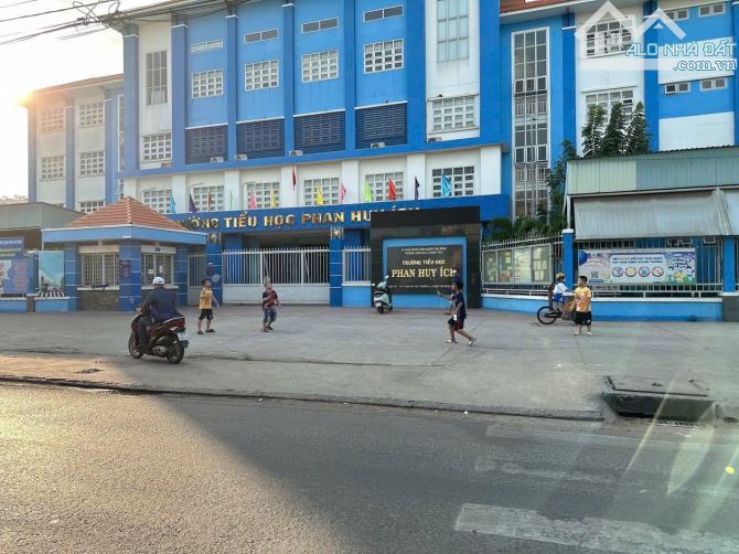 GẤP BÁN nhà ngang 5.5m HXH Bùi Quang Là 3 lầu mái Thái 110m2 gần Emart chỉ 8.6 tỷ. - 3